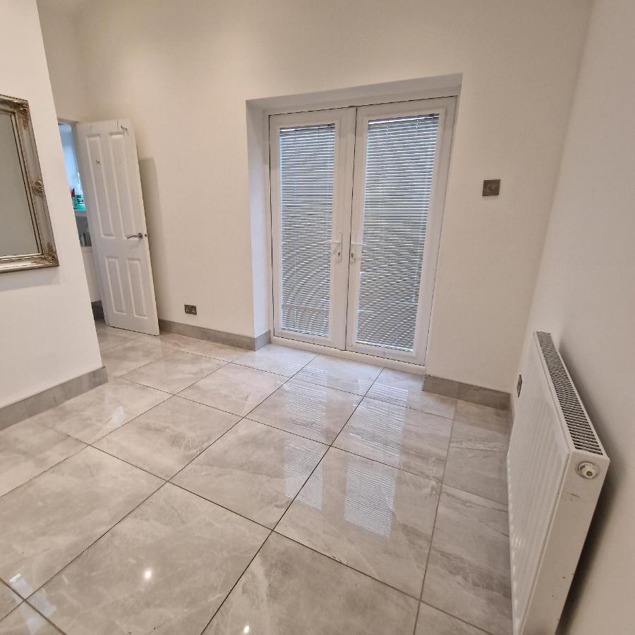 Delightful & Spacious Guest House In Farnworth Near Bolton Hospital Exterior foto